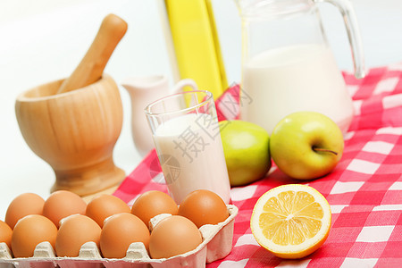 牛奶在玻璃罐子和鸡蛋里酸奶早餐面粉农场水壶杯子店铺乳糖食物蛋壳图片