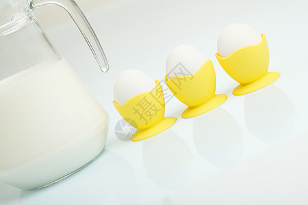 牛奶在玻璃罐子和鸡蛋里农场早餐饮食水壶奶油投手面包店铺养分瓶子图片