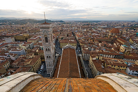 查看佛罗伦萨建筑学旅行教会景观全景丘陵建筑大教堂游客平铺图片
