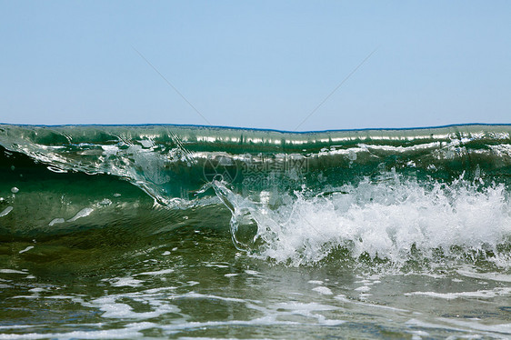 海洋的泡沫波浪图片