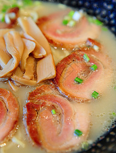 日本拉面棕色勺子烹饪蔬菜美食早餐食物大豆玉米面条图片