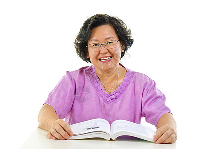高级阅读书娱乐微笑成人健康知识退休闲暇长老教育自由图片