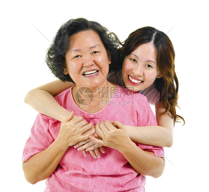 母亲和女儿快乐家庭卫生保健女孩女士拥抱退休父母成人图片