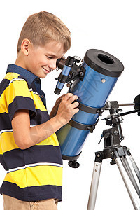 儿童在白色望远镜上观看天文望远镜爱好星星乐器天文学阳光冒险好奇心孩子微笑商业图片