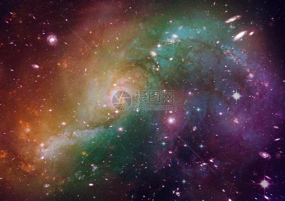 遥远的银河系轨道飞船宇航员太阳光环星系紫色飞碟微光行星图片