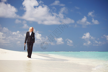 海洋沿岸妇女商业界工人商务女士热带海滩海岸太阳阳光金发女郎套装图片