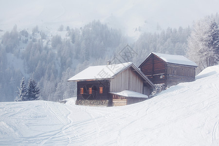 冬冬房松树问候语天空窗户假期木头小屋雪花季节太阳图片