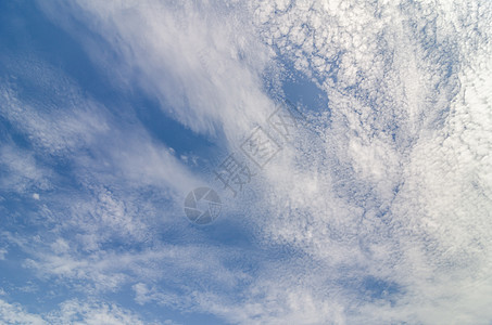 蓝蓝天空阳光臭氧云景蓝色天堂自由白色环境气候柔软度图片