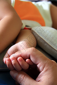 握手父亲安全女孩棕榈童年指导身体家庭儿子手指图片