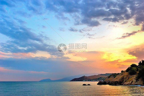 海滩日落海岸线海景风景岩石天气戏剧性旅行地平线海洋天空图片