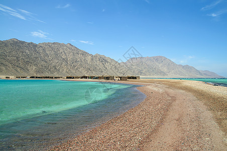 美丽的环礁湖天空全景异国水池山脉棚户区阳光气候风景旅游图片