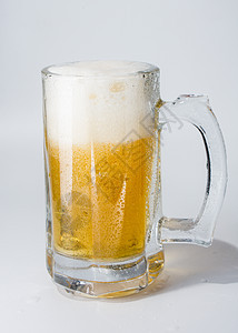 穆格 满是冰啤酒气泡酒吧享受草稿黄色小麦泡沫白色玻璃金子图片