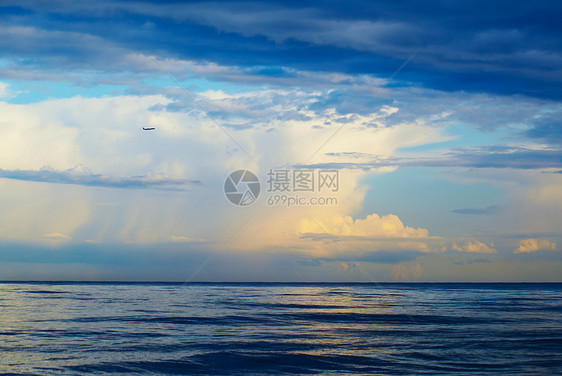 飞机 海 雷暴图片