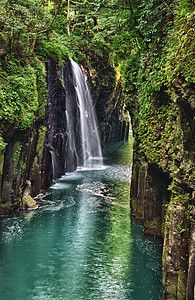 高原峡谷岩石山脉森林绿色鸿沟蓝色公园瀑布天蓝色溪流图片