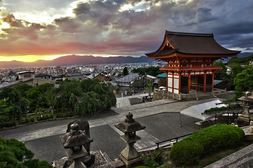 京都天空橙子爬坡遗产日落神社城市多云寺庙宗教图片