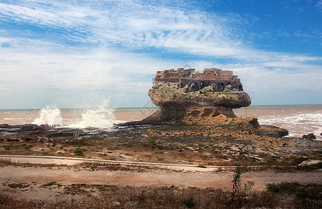 古古城堡防御纪念碑地标守护据点岩石爬坡建筑海洋海浪图片