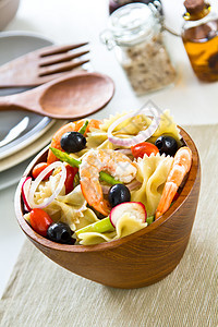 带大虾和橄榄沙拉饮食草本植物蔬菜敷料领结萝卜美味食物沙拉洋葱图片