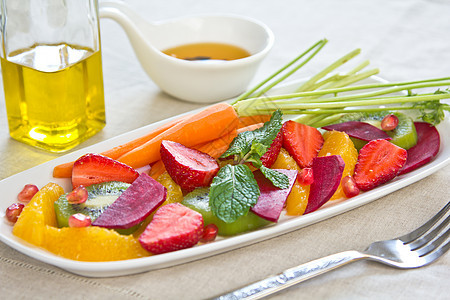 水果和蔬菜沙拉薄荷矿物辣椒奇异果健康橙子食物绿色红色黄色图片
