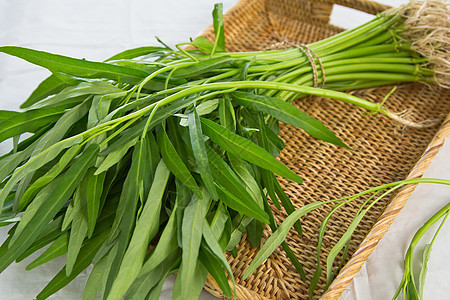 清晨光荣蔬菜热带篮子市场绿色竹子树叶喇叭花美食背景图片