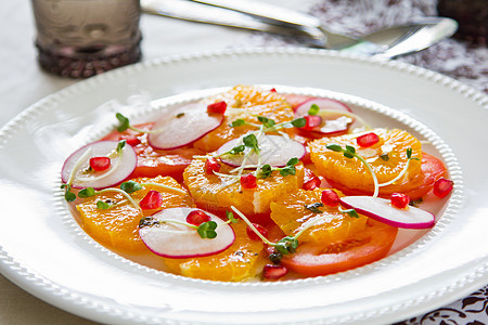 橙色加番茄和石榴沙拉美味红色萝卜营养矿物健康饮食蔬菜绿色水果图片