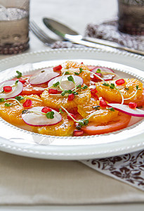 橙色加番茄和石榴沙拉美味萝卜发芽美食矿物水果火箭黄色沙拉营养图片