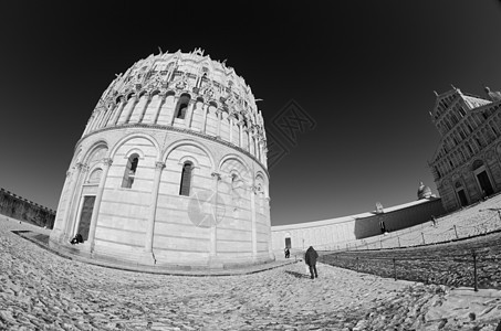 暴风雪过后在比萨的广场圆顶文化教会柱子旅行倾斜假期雕像历史建筑图片