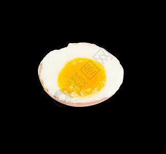 黑色背景的软煮蛋早餐营养勺子白色蛋黄食物饮食杯子图片
