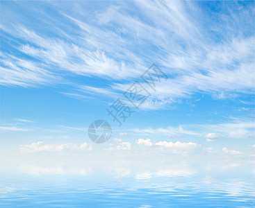 蓝天有彩虹的白毛云云雾季节气氛水分沉淀阴霾海浪蓝色天蓝色气候图片