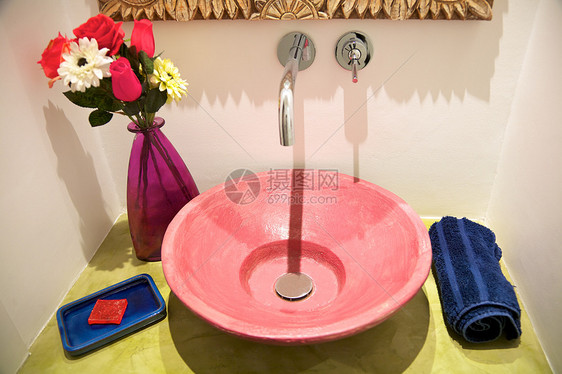 陶瓷红色洗浴盆图片