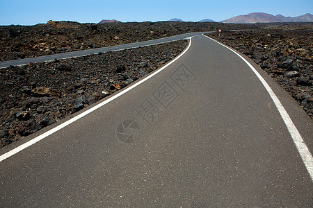 兰萨罗特黑色火山土壤和道路详情图片