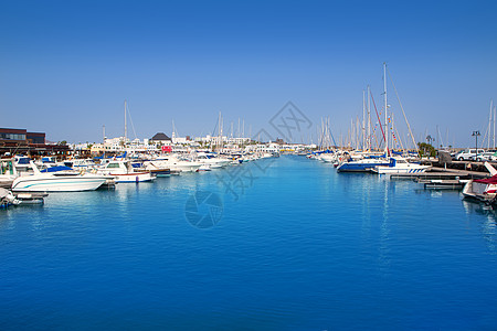 金丝雀码头兰萨罗特马里娜鲁比孔普拉亚布兰卡地标天空旅行建筑假期桅杆蓝色码头帆船村庄背景