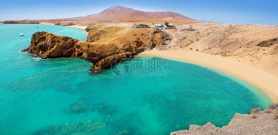 绿石海滩和小屋岛屿海洋蓝色天线海岸假期天空火山海滩海岸线图片