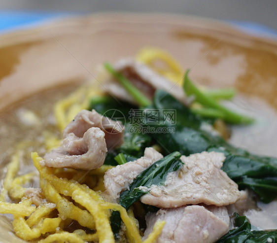 面包面烹饪美食蔬菜午餐盘子食物餐厅绿色面条猪肉图片