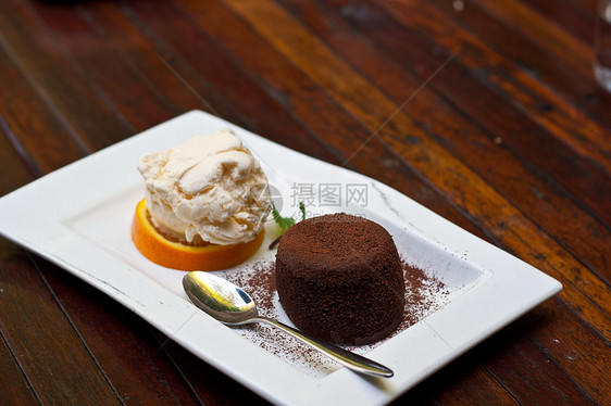 巧克力蛋糕加冰淇淋小吃盘子美食蛋糕饮食烹饪糖果巧克力奶油软糖图片