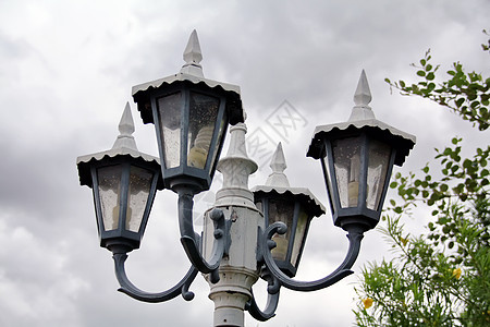 公园电站灯泡灯笼力量活力电气柱子蓝色天空金属灯柱图片