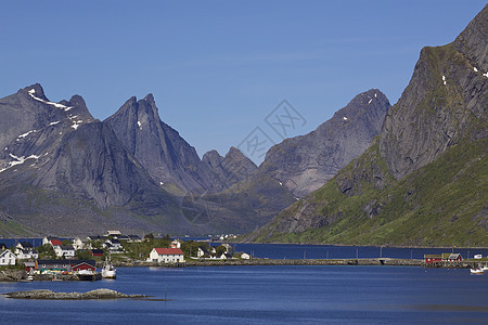 在 Lofoten 上的有色峡湾图片