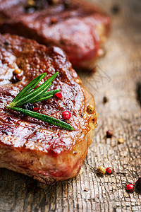 牛肉牛排屠夫奶牛饮食鱼片牛扒迷迭香炙烤草药牛肉食物图片