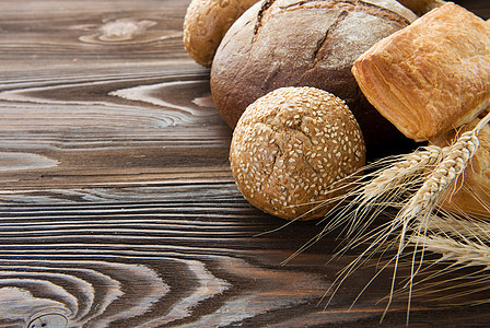 面包面包边框脆皮美食宏观面粉食物小麦酵母团体谷物木头图片