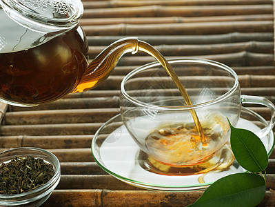 泼泡茶仪式食物茶壶植物桌子蒸汽饮料草本植物咖啡店玻璃图片