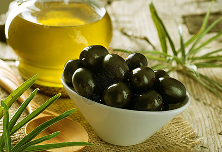 黑橄榄和维尔京橄榄油植物餐厅芳香瓶子叶子环境水果处女烹饪美食图片