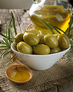 橄榄和维尔京橄榄油植物餐厅绿色环境水果烹饪美食黄色勺子食物图片