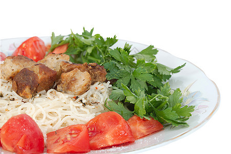 带肉和蔬菜的意大利面条绿色餐厅午餐晚餐红色沙拉剪裁用餐食物摄影图片