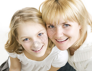 母亲与她的少女女儿一起度过白发图片