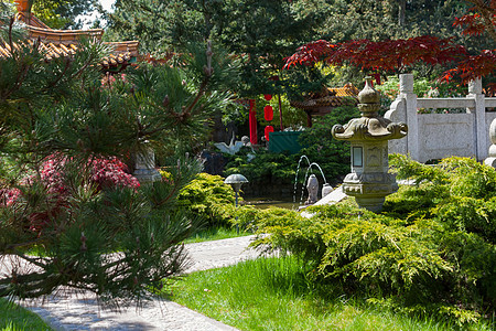 石塔灯叶子岩石雕刻灯笼灯光寺庙黄色天空花园蓝色图片