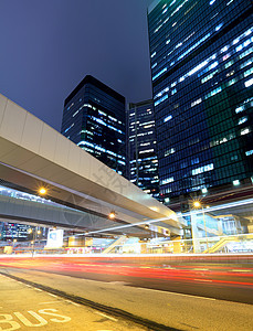 夜间城市交通 夜间汽车市中心旅行中心蓝色旅游摩天大楼经济建筑办公室图片