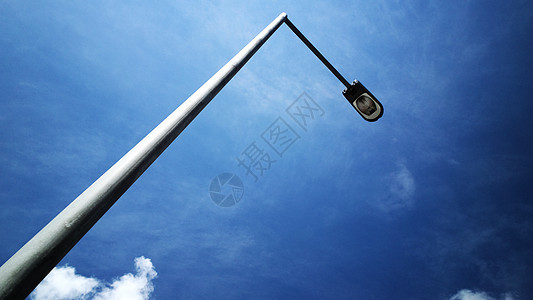 蓝色天空的街道灯路灯城市力量金属活力玻璃灯柱照明纪念碑电气图片