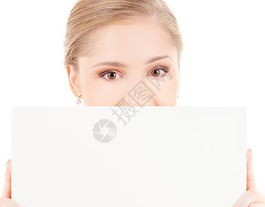 带着空白板的快乐女孩卡片女性广告微笑白色木板空白展示推介会床单图片