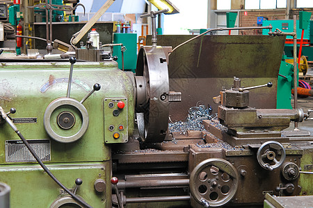 工厂车间的旧层板卡盘车床钻头备案引擎润滑资源技术工具力量图片