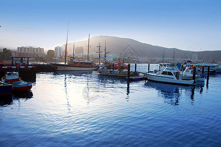 洛斯克里斯蒂亚诺斯港阿代耶港口帆船日出蓝色地标海滩旅行海岸日落小岛景点反射天空图片