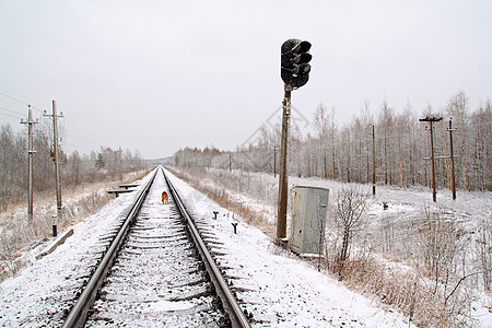 雪上铁路上的古老血肿图片